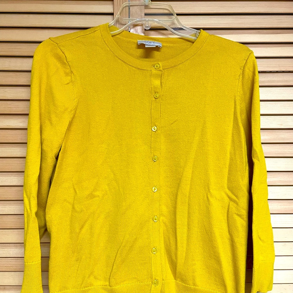 Cardigan shirt “LOFT.” Size small excellent shape. Ready to ship.